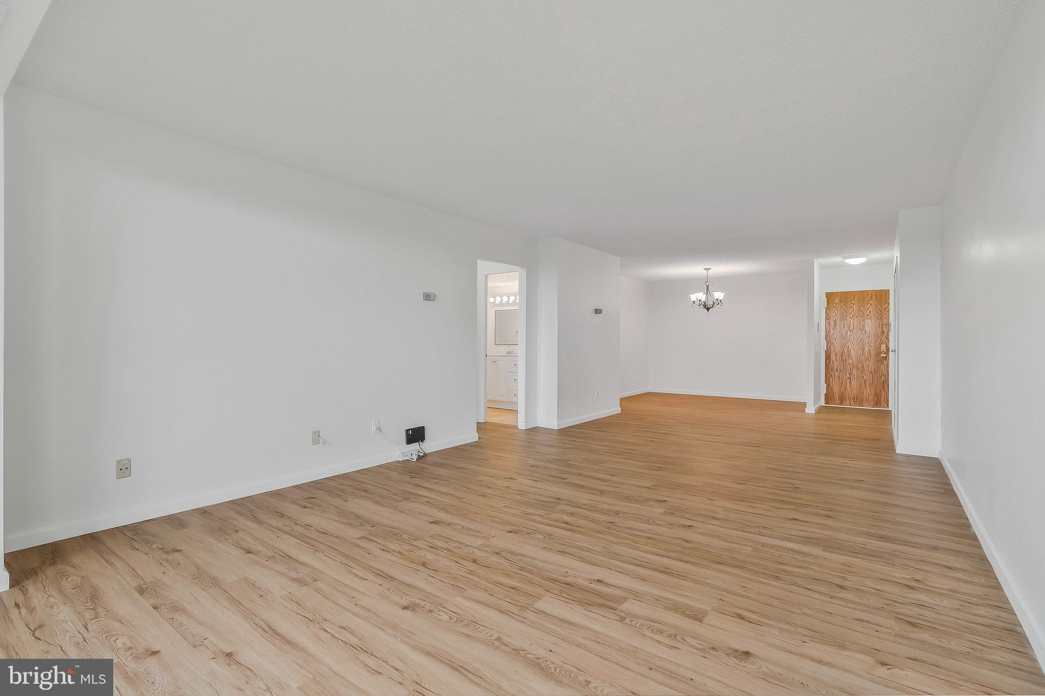 1800 OLD MEADOW RD #1011