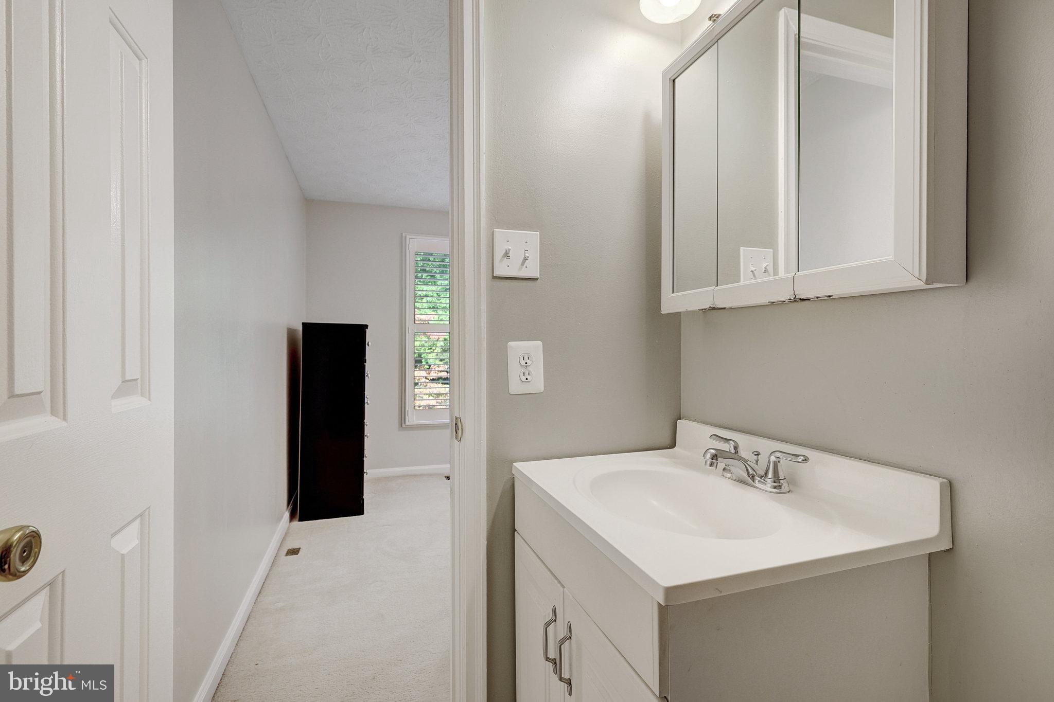 1503 TWISTED OAK DR