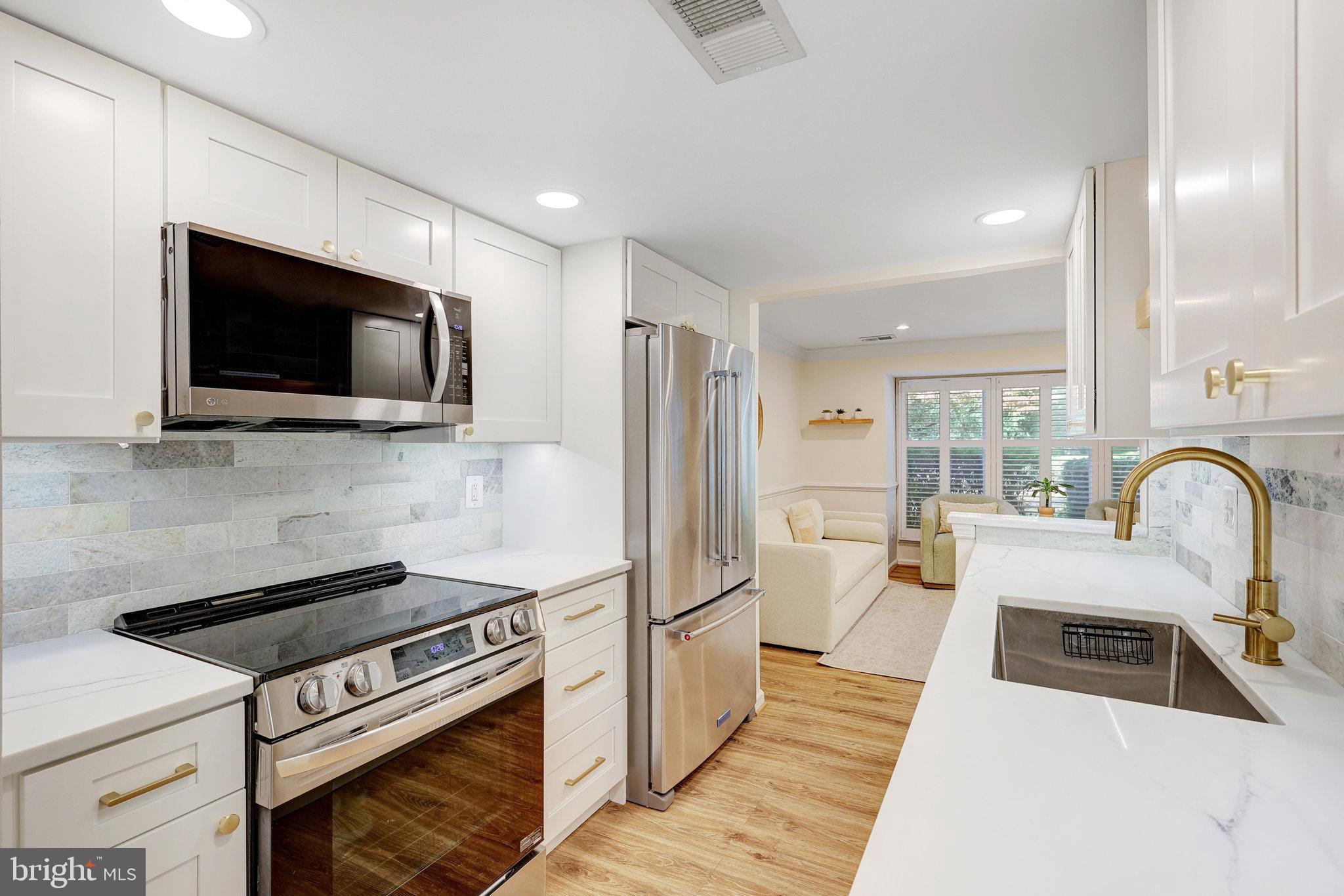 1503 TWISTED OAK DR