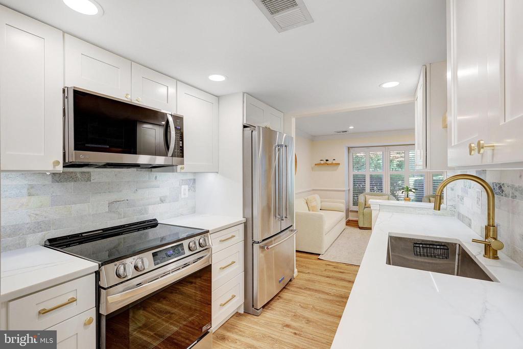 1503 TWISTED OAK DR