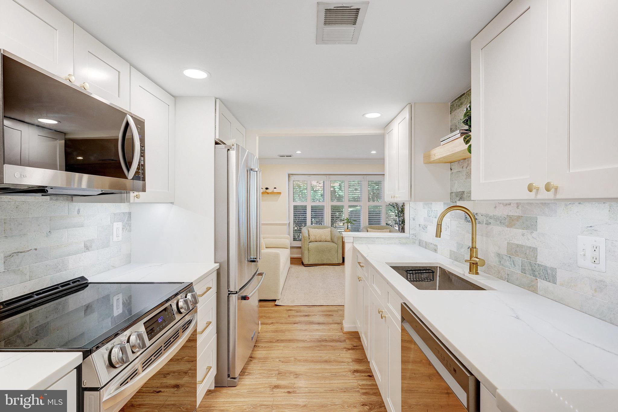 1503 TWISTED OAK DR