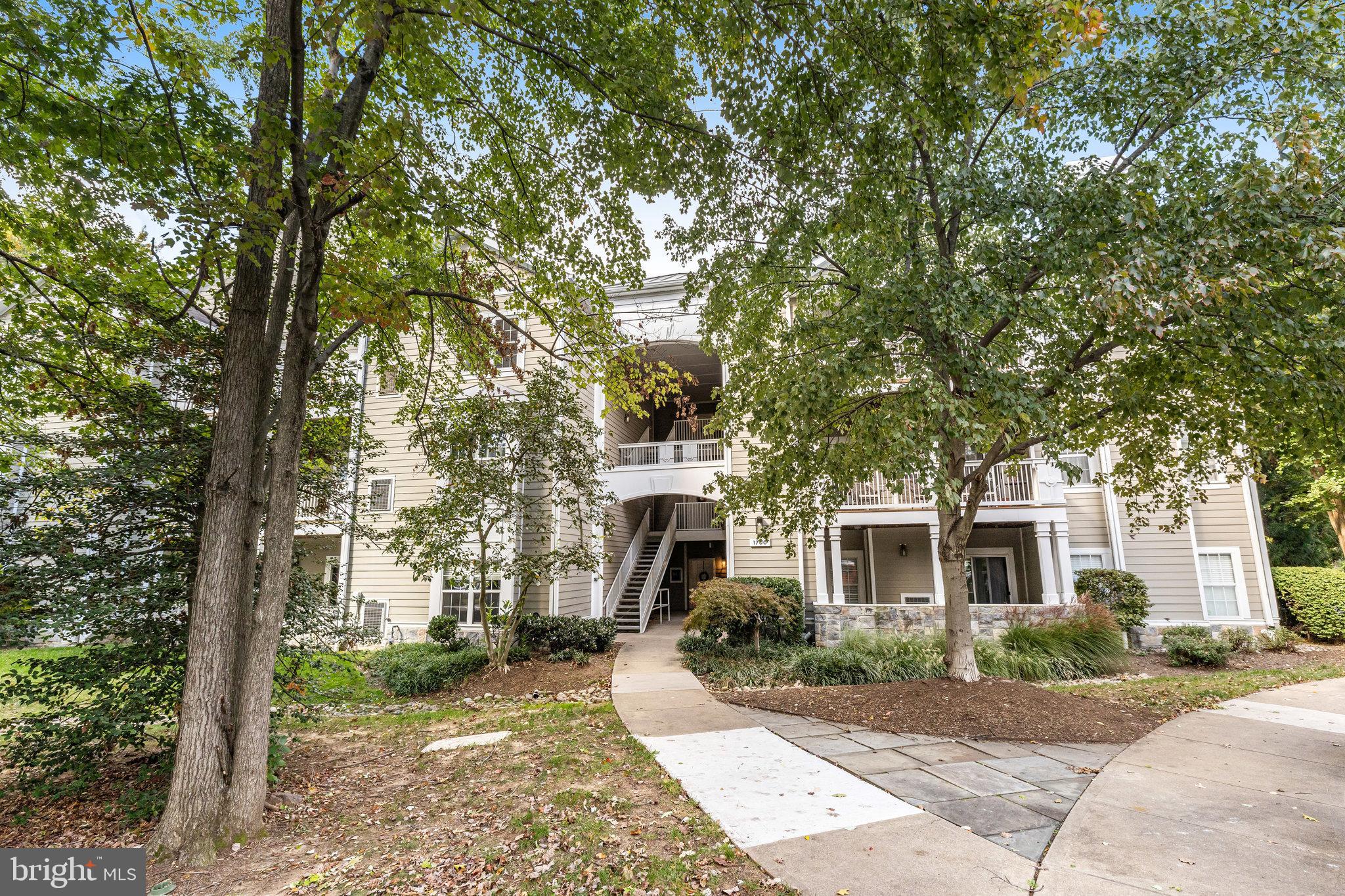 1700 LAKE SHORE CREST DR #34