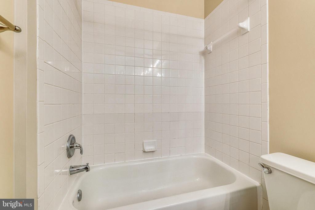 1700 LAKE SHORE CREST DR #34
