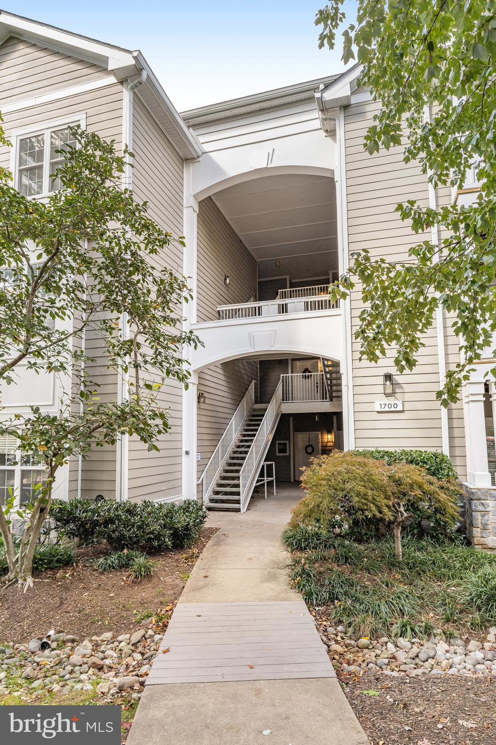 1700 LAKE SHORE CREST DR #34