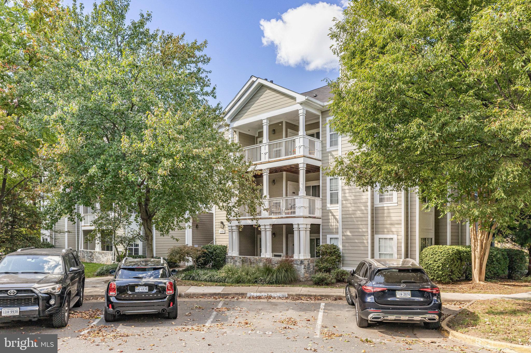 1700 LAKE SHORE CREST DR #34