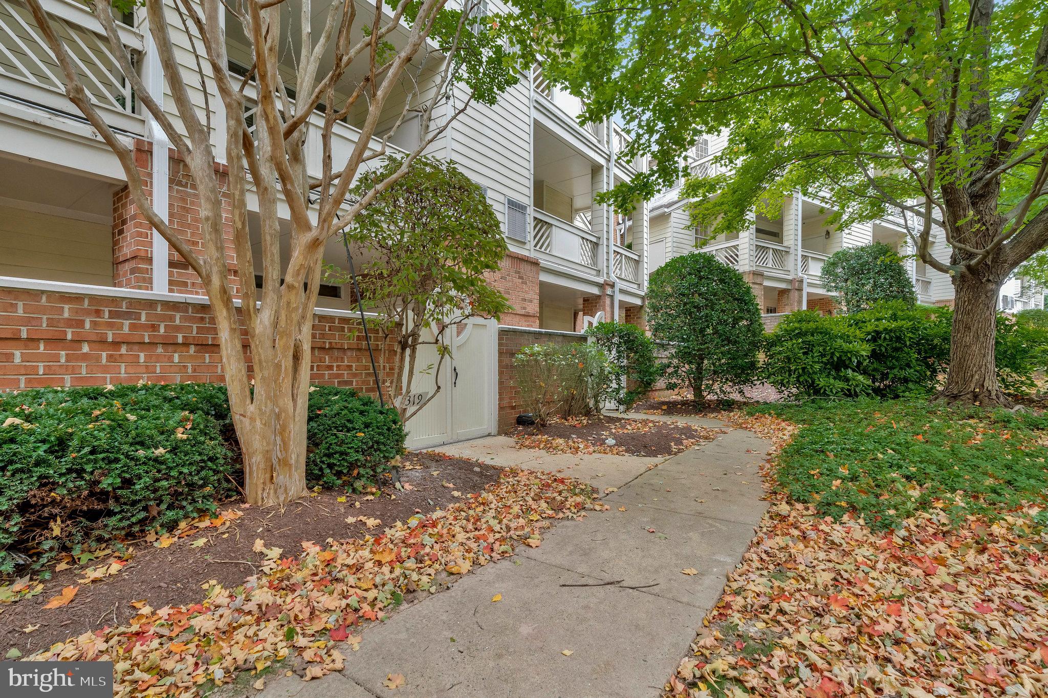 1319 GARDEN WALL CT #404