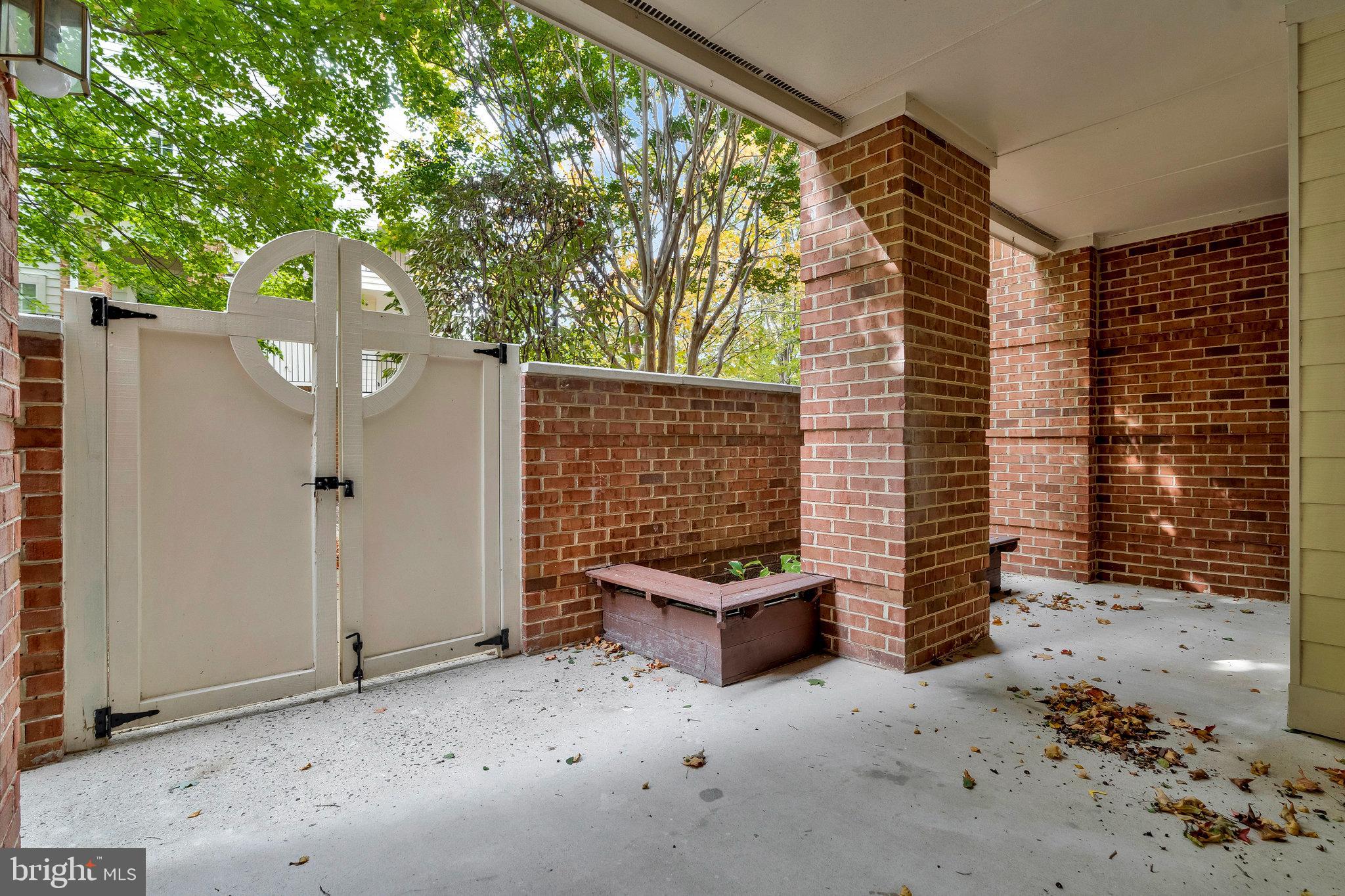 1319 GARDEN WALL CT #404