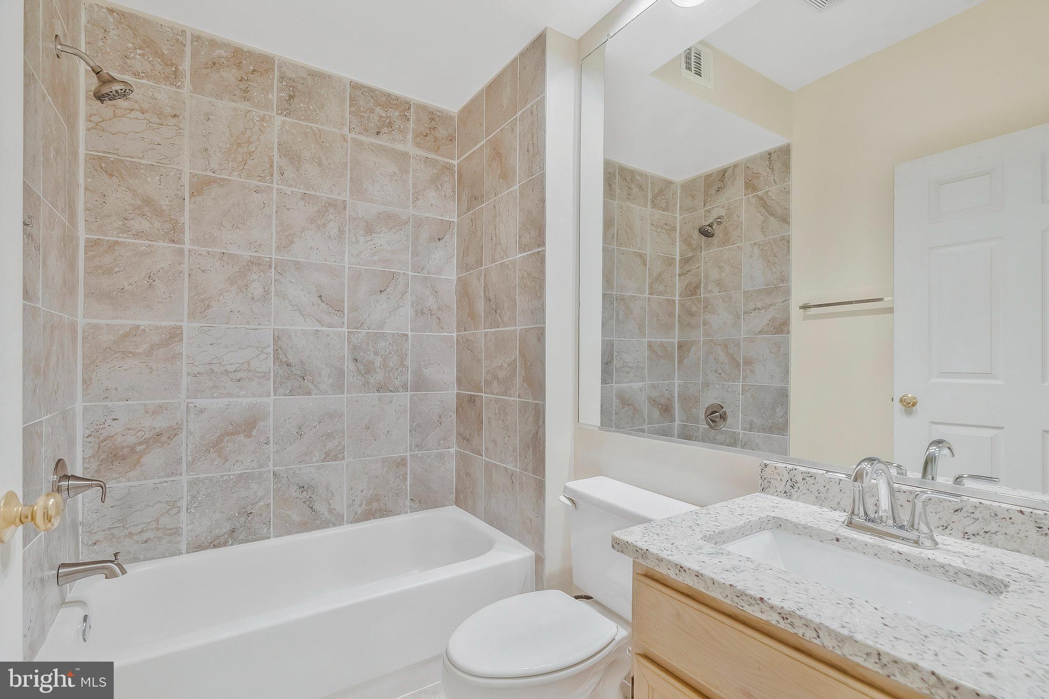 1319 GARDEN WALL CT #404