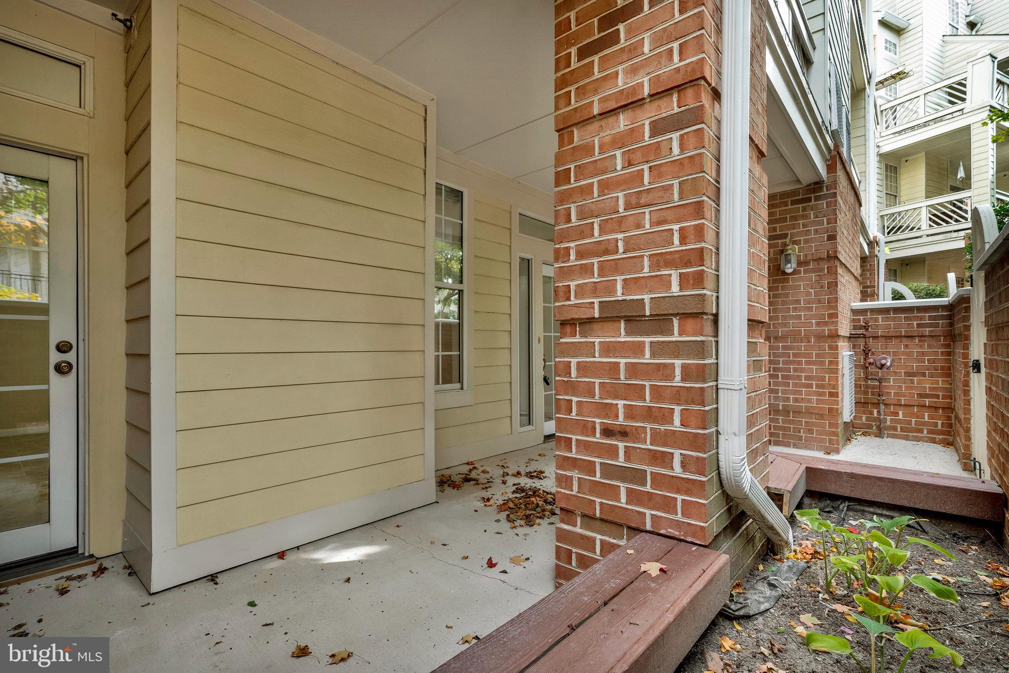 1319 GARDEN WALL CT #404