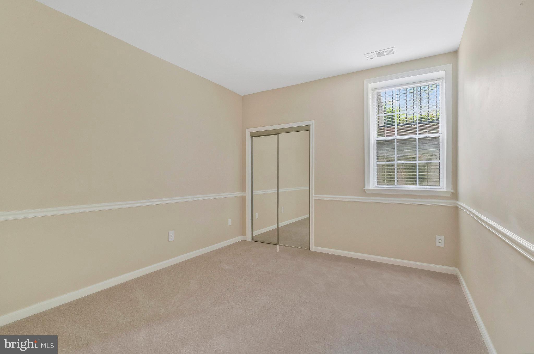 1319 GARDEN WALL CT #404