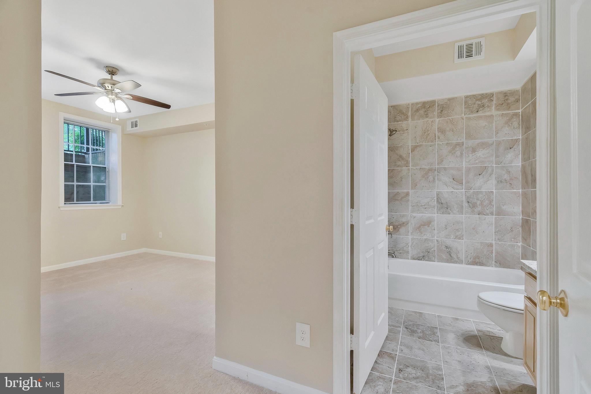 1319 GARDEN WALL CT #404