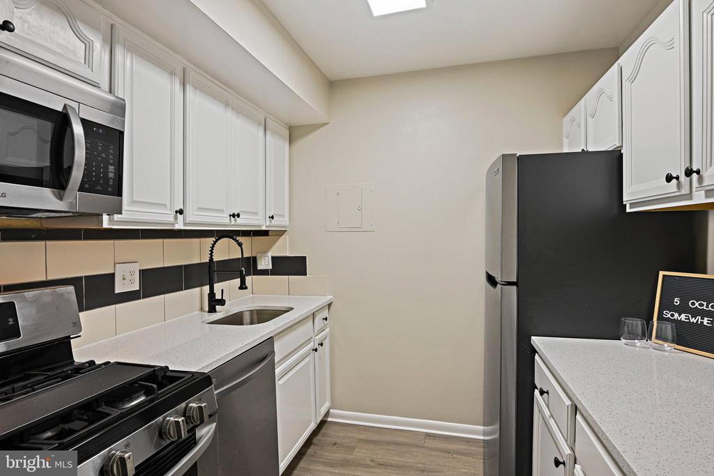 11619 VANTAGE HILL ROAD 1A