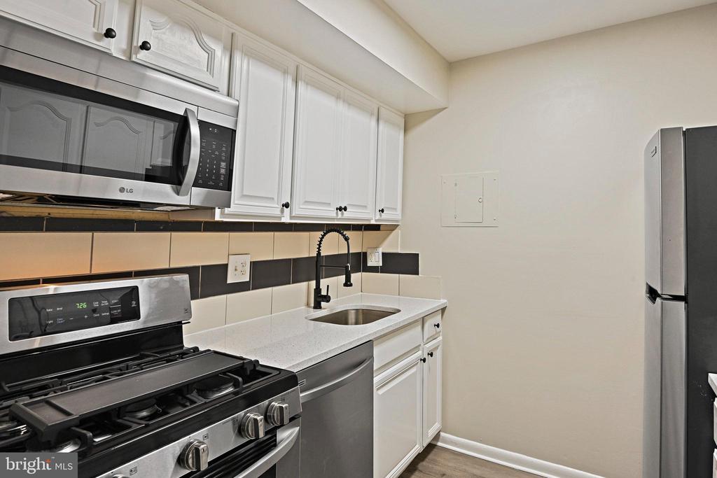11619 VANTAGE HILL ROAD 1A