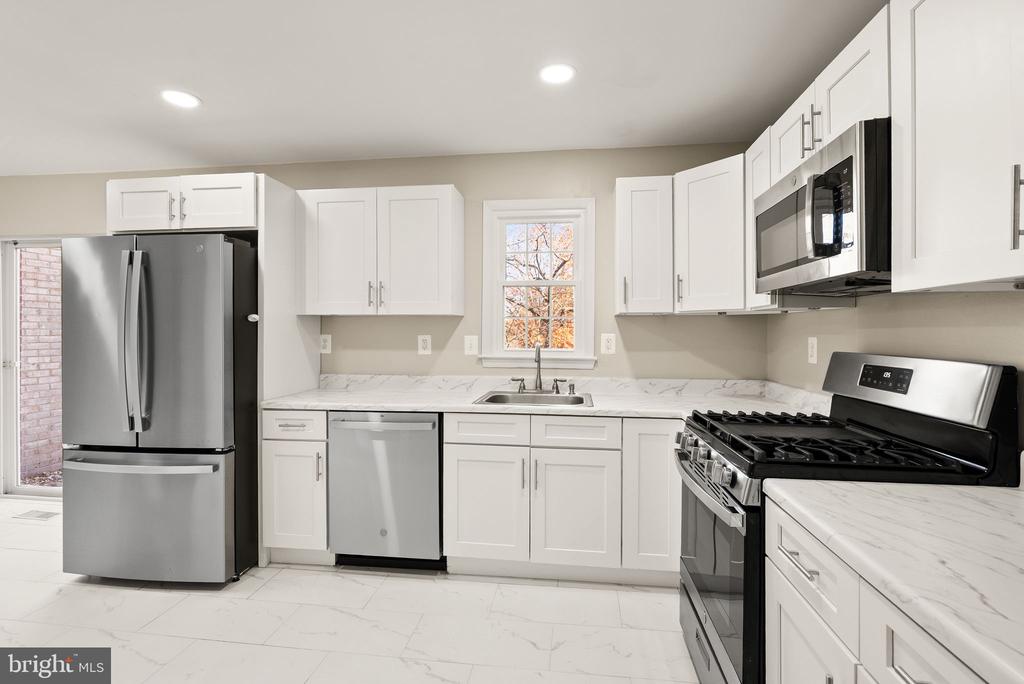 8205 CEDAR LANDING COURT