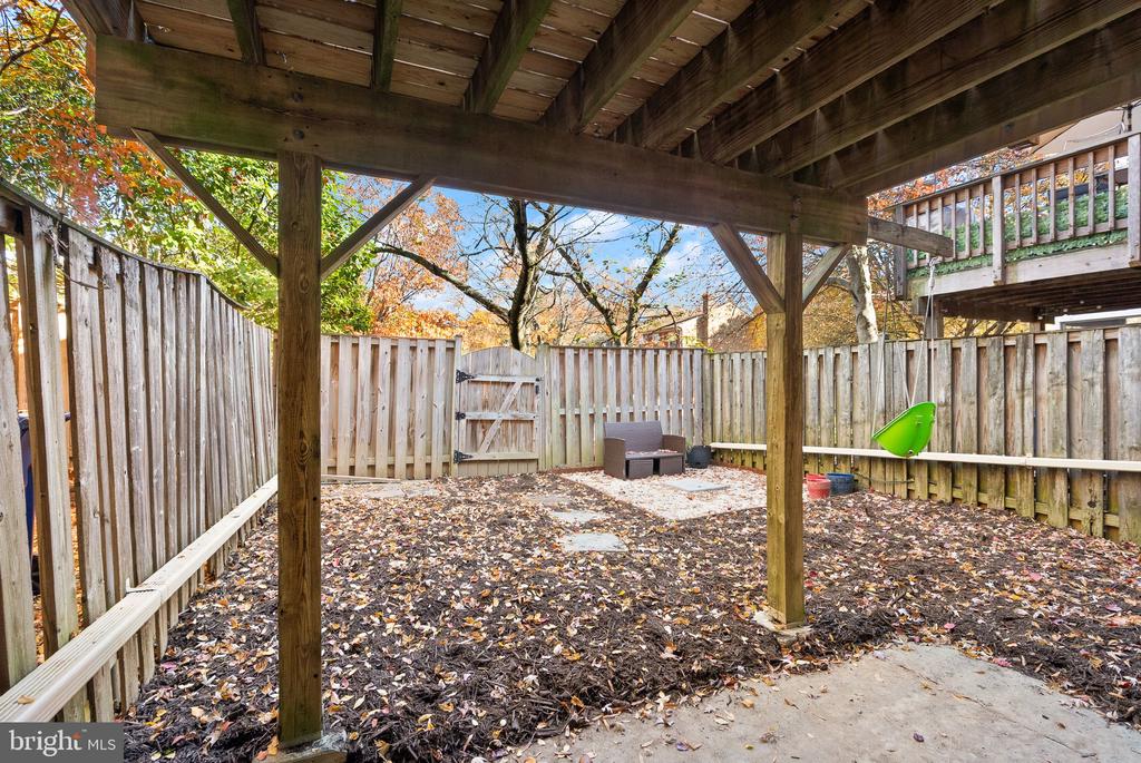 8205 CEDAR LANDING COURT