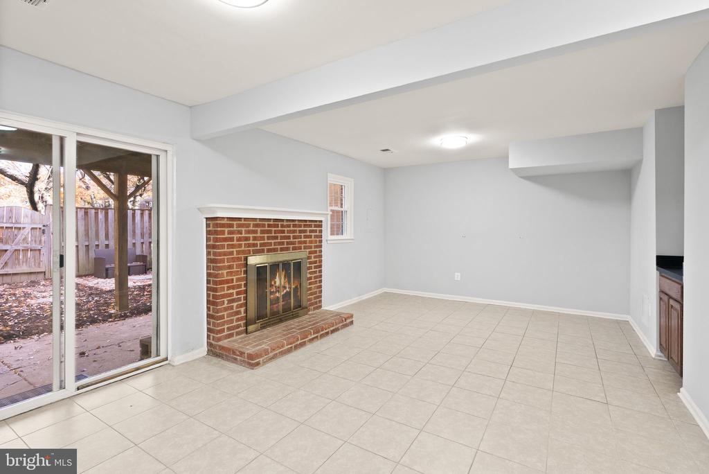 8205 CEDAR LANDING COURT