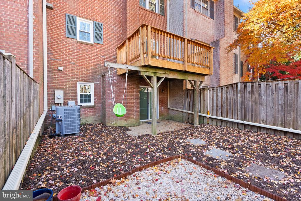 8205 CEDAR LANDING COURT