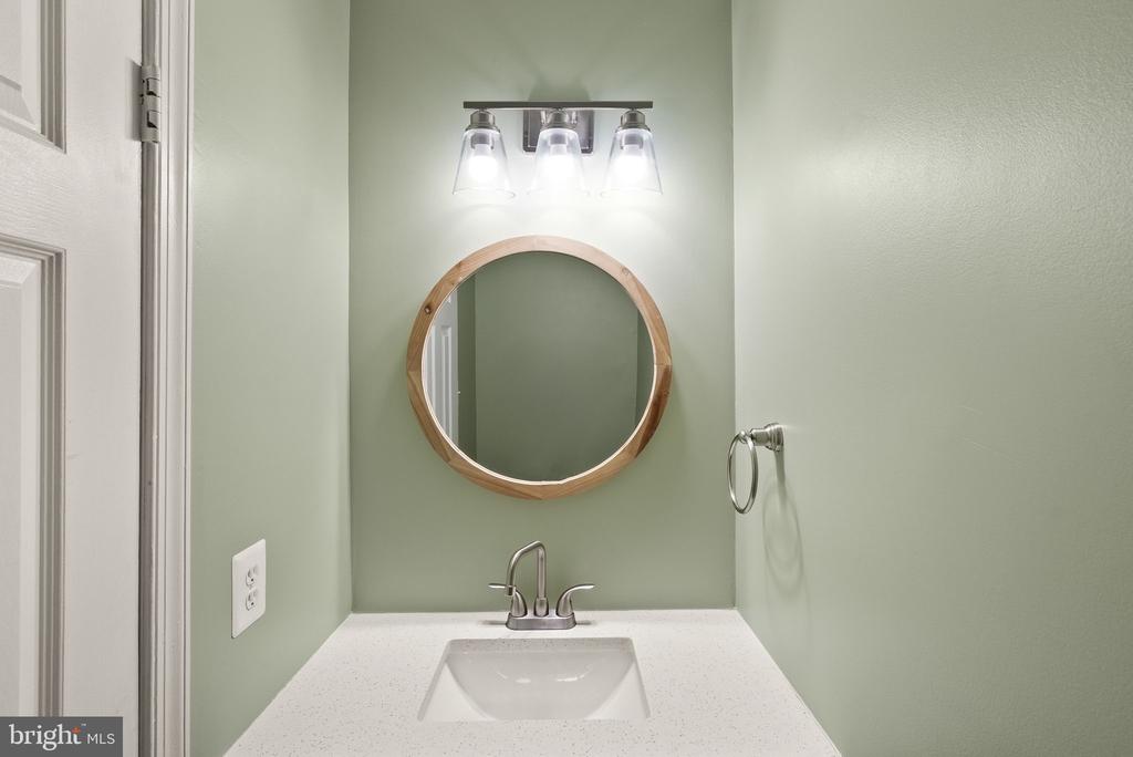 8205 CEDAR LANDING COURT