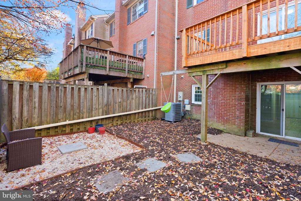 8205 CEDAR LANDING COURT