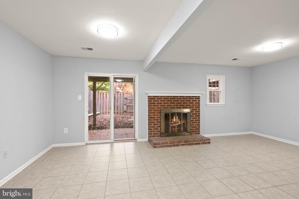 8205 CEDAR LANDING COURT