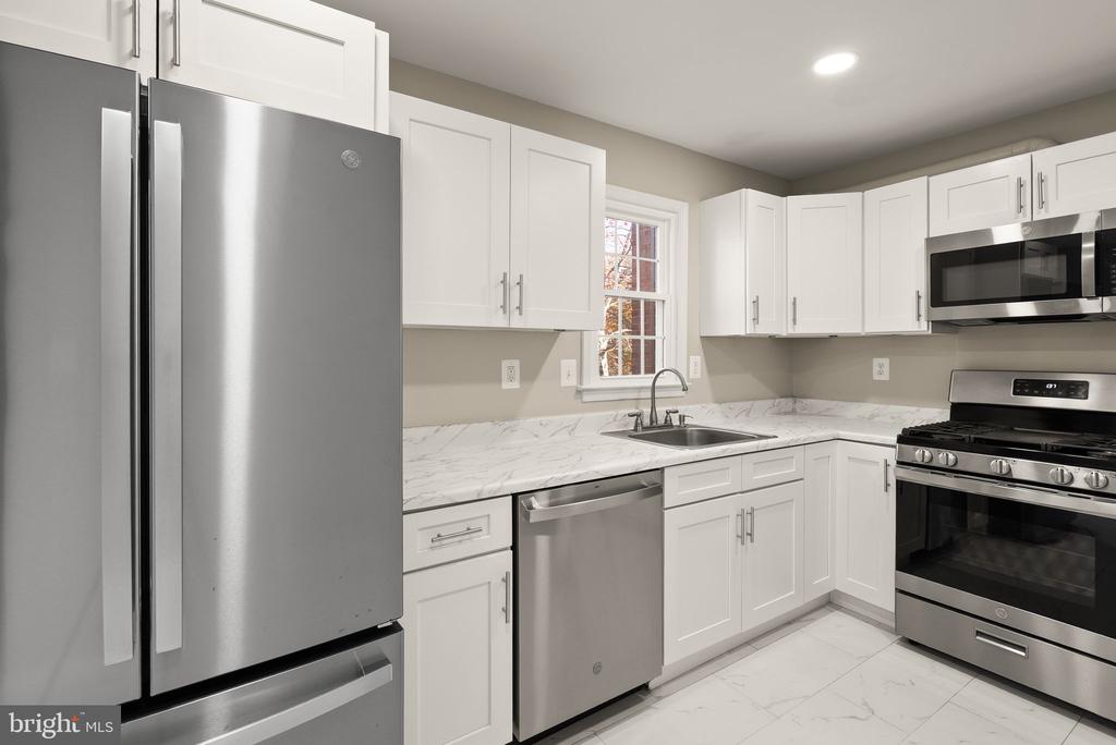 8205 CEDAR LANDING COURT