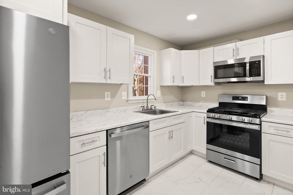 8205 CEDAR LANDING COURT