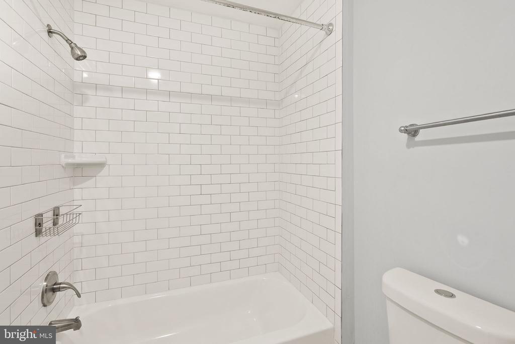 8205 CEDAR LANDING COURT