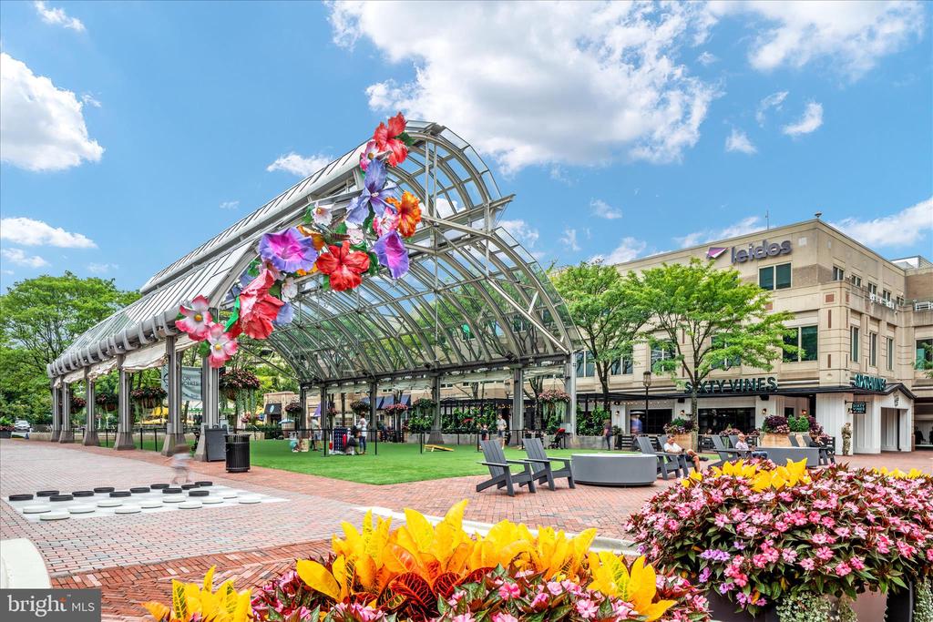 2412 ANDORRA PLACE