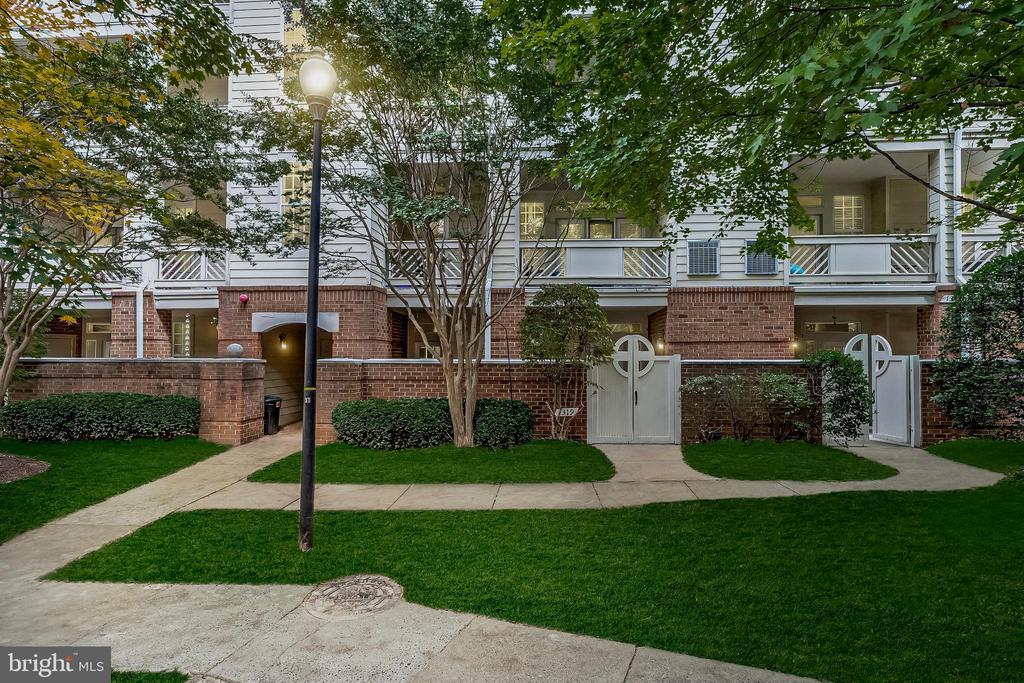1319 GARDEN WALL COURT Unit: 404