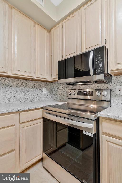 1319 GARDEN WALL COURT Unit: 404