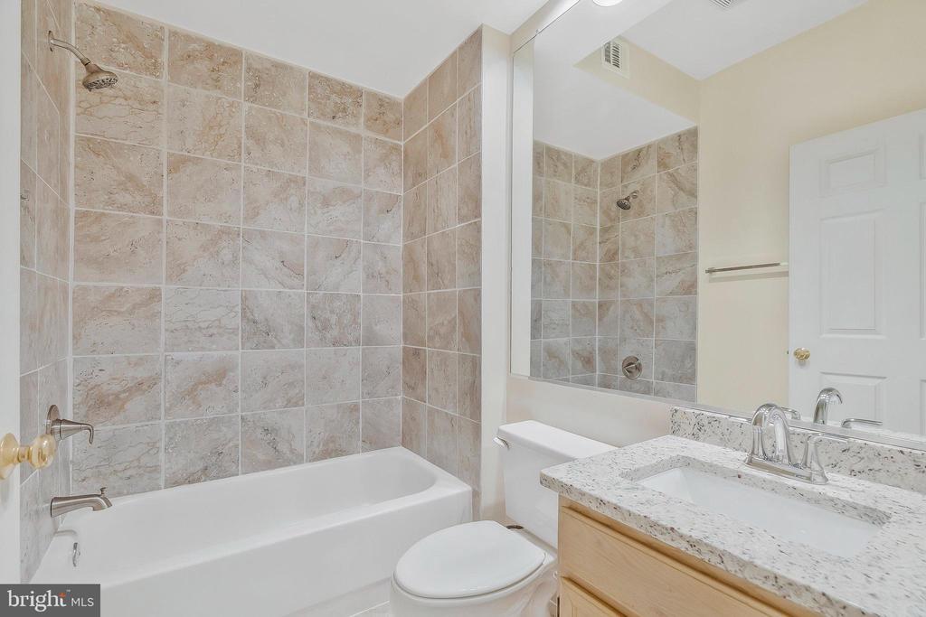 1319 GARDEN WALL COURT Unit: 404