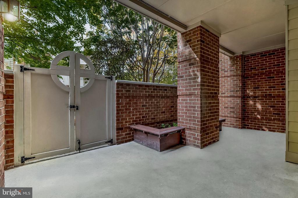 1319 GARDEN WALL COURT Unit: 404
