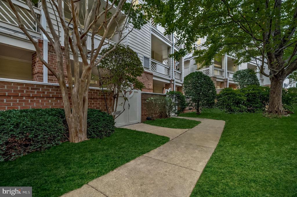 1319 GARDEN WALL COURT Unit: 404