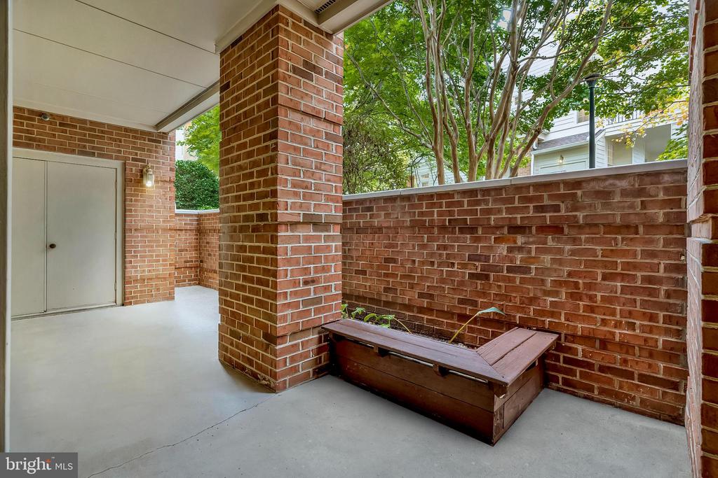 1319 GARDEN WALL COURT Unit: 404