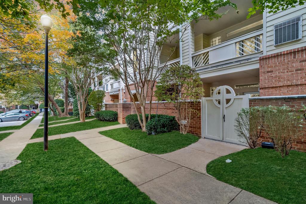1319 GARDEN WALL COURT Unit: 404