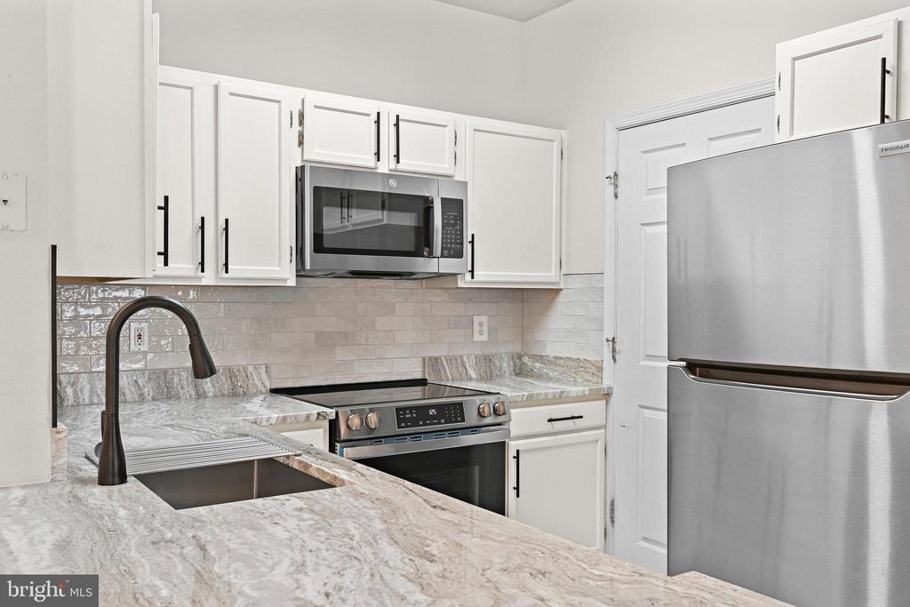 1580 SPRING GATE DRIVE Unit: 4312