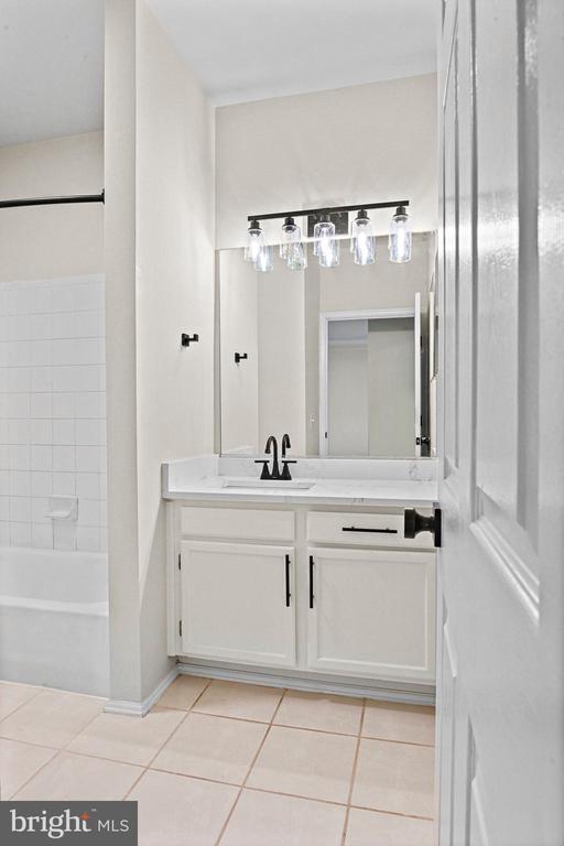 1580 SPRING GATE DRIVE Unit: 4312