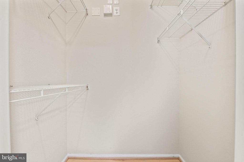 1580 SPRING GATE DRIVE Unit: 4312