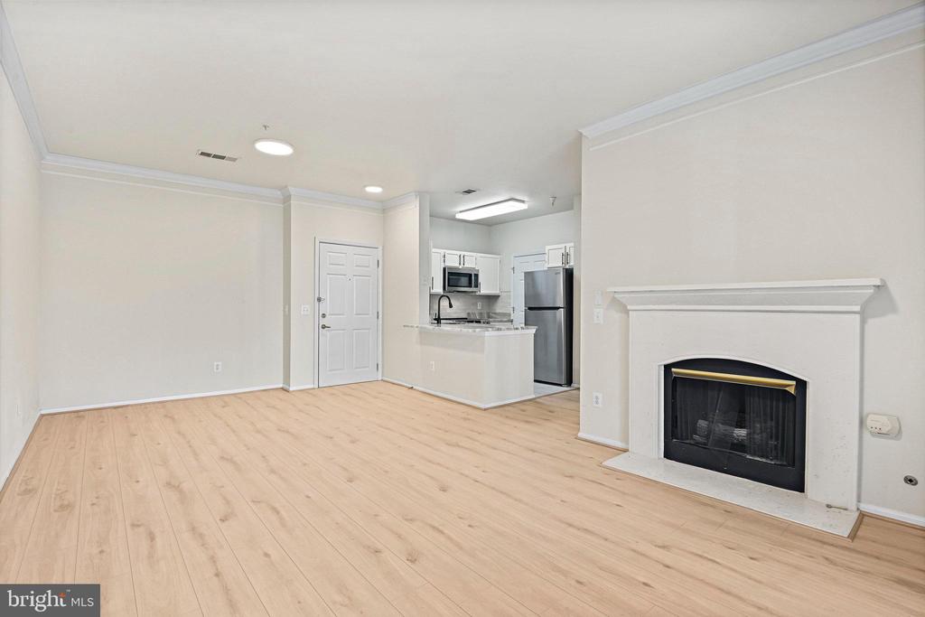 1580 SPRING GATE DRIVE Unit: 4312