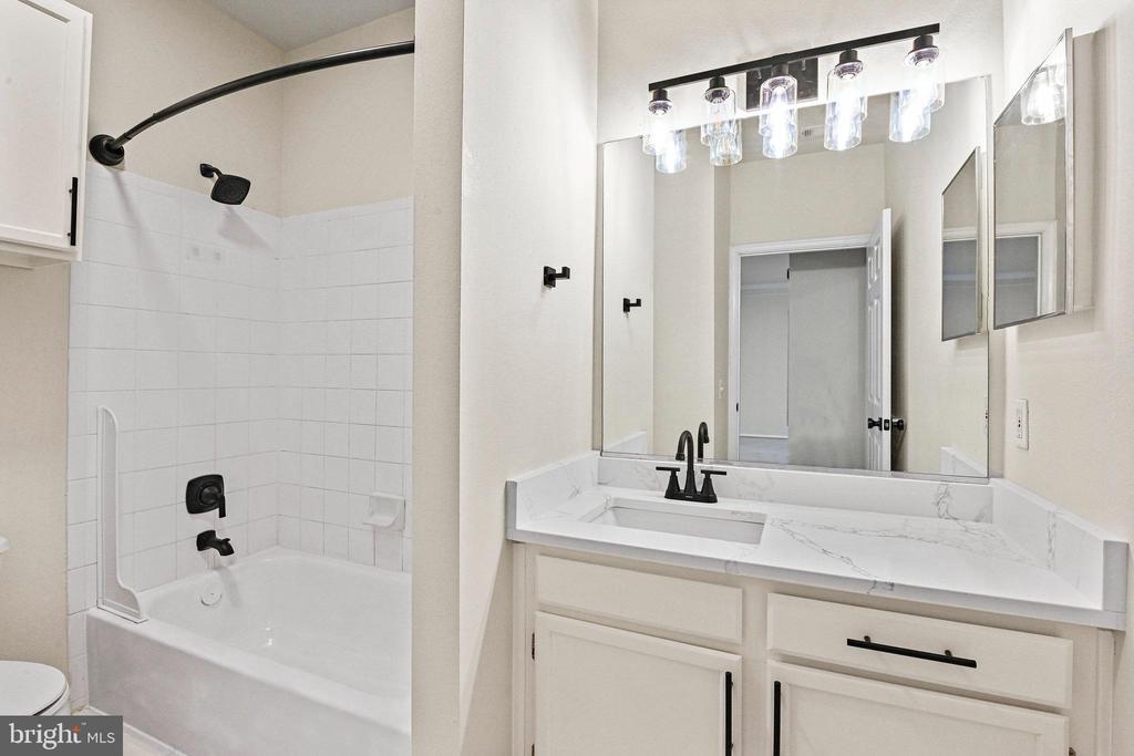 1580 SPRING GATE DRIVE Unit: 4312