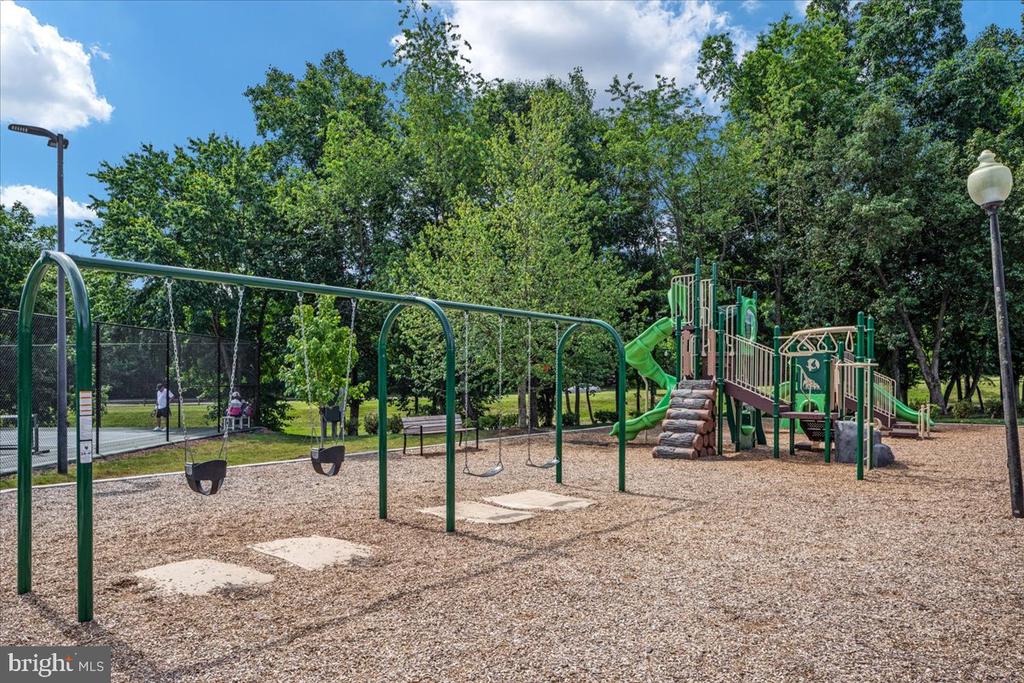 20547 WARBURTON BAY SQUARE Unit: 37