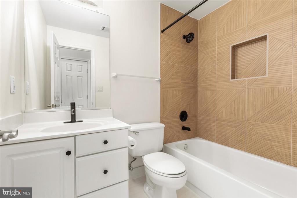 20547 WARBURTON BAY SQUARE Unit: 37