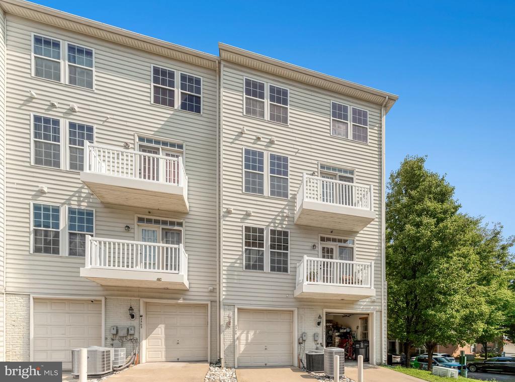 2503 EASTBOURNE DRIVE