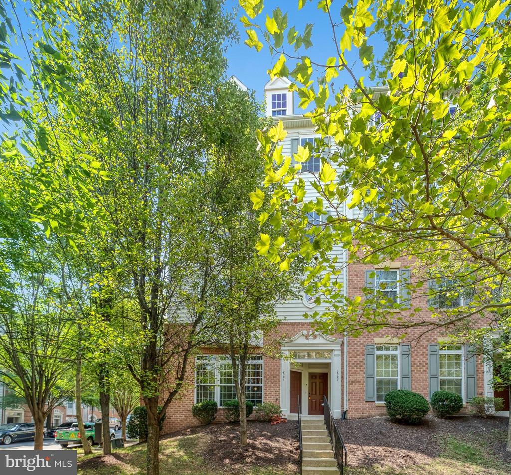 2503 EASTBOURNE DRIVE