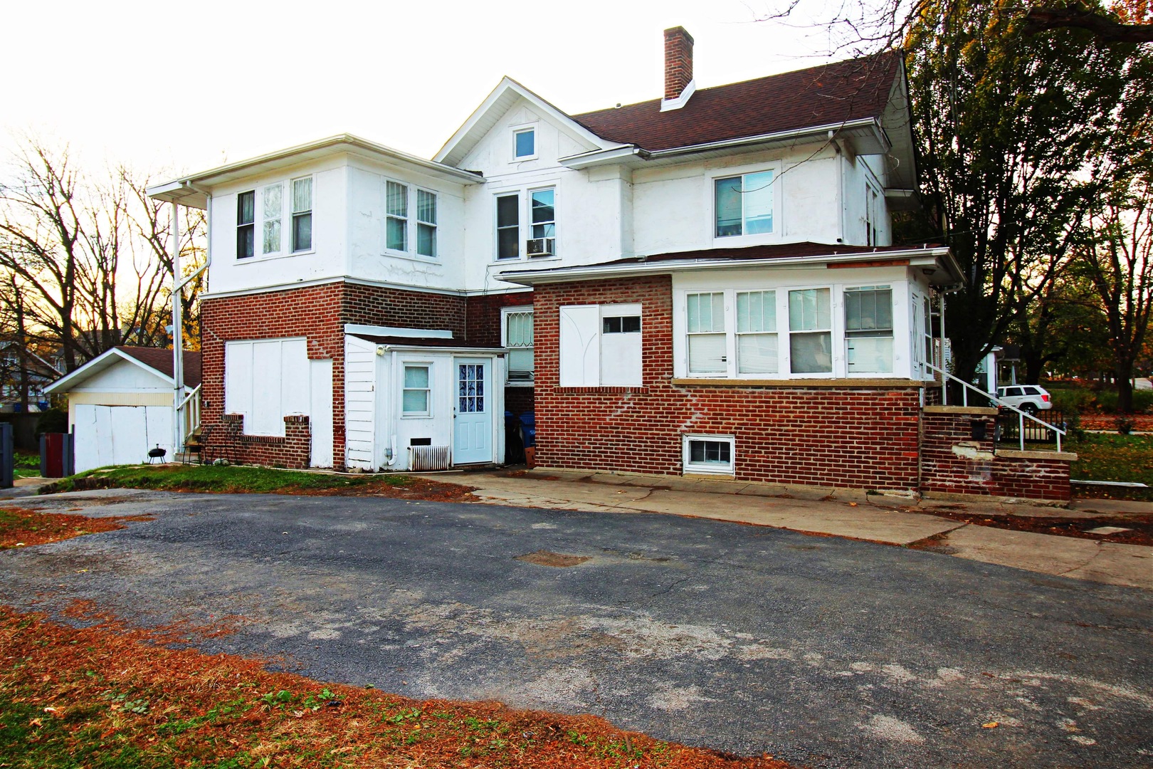 636 W Galena Boulevard