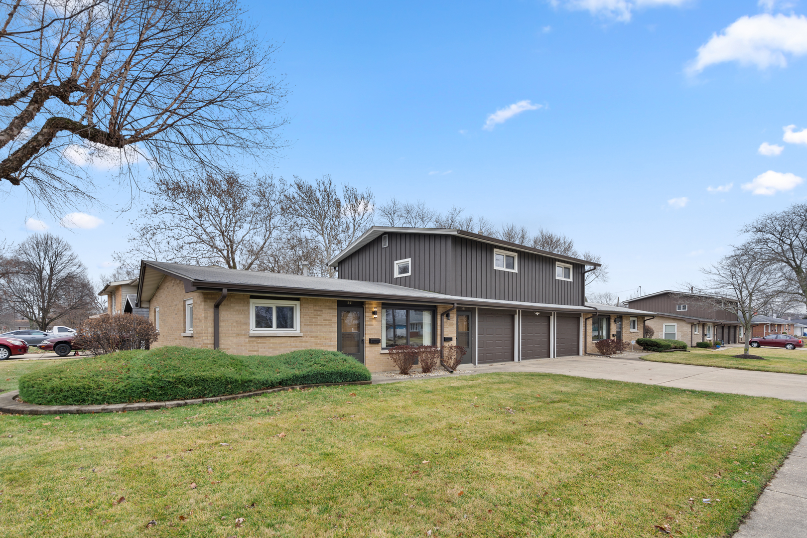 537-541 N Edgelawn Drive Unit: 537