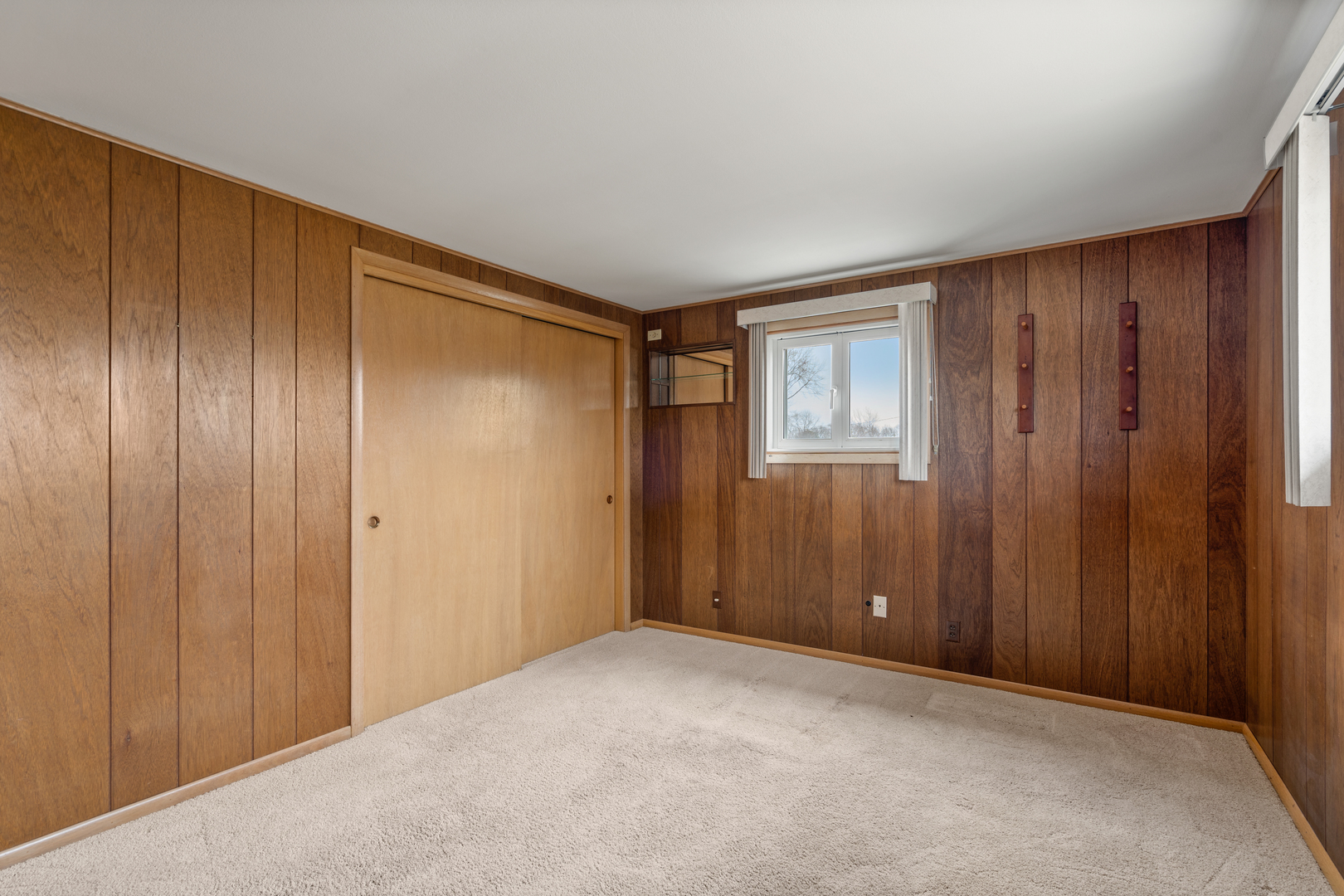 537-541 N Edgelawn Drive Unit: 539