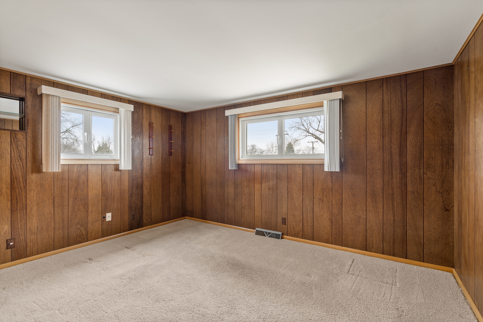 537-541 N Edgelawn Drive Unit: 539