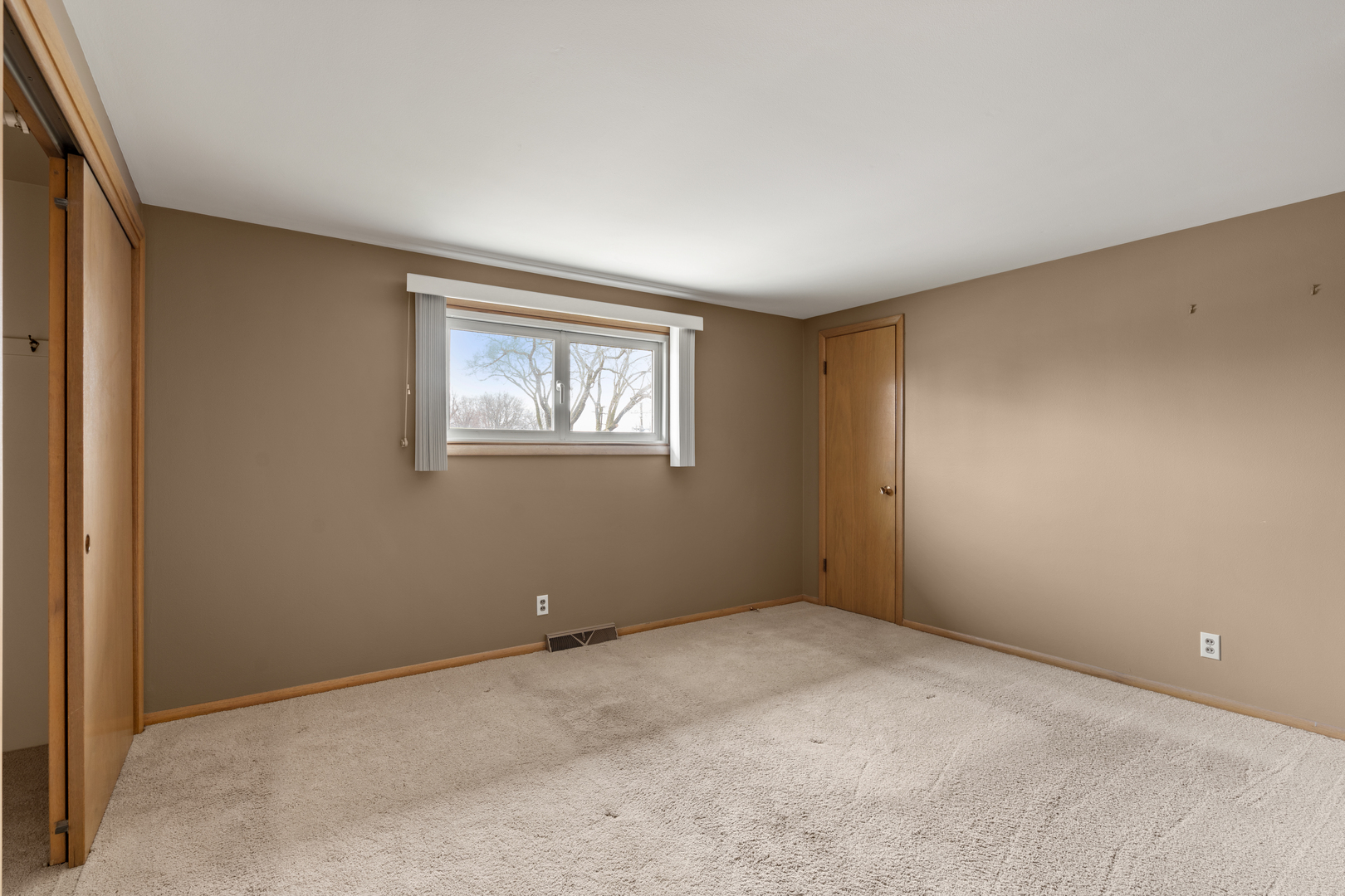 537-541 N Edgelawn Drive Unit: 539
