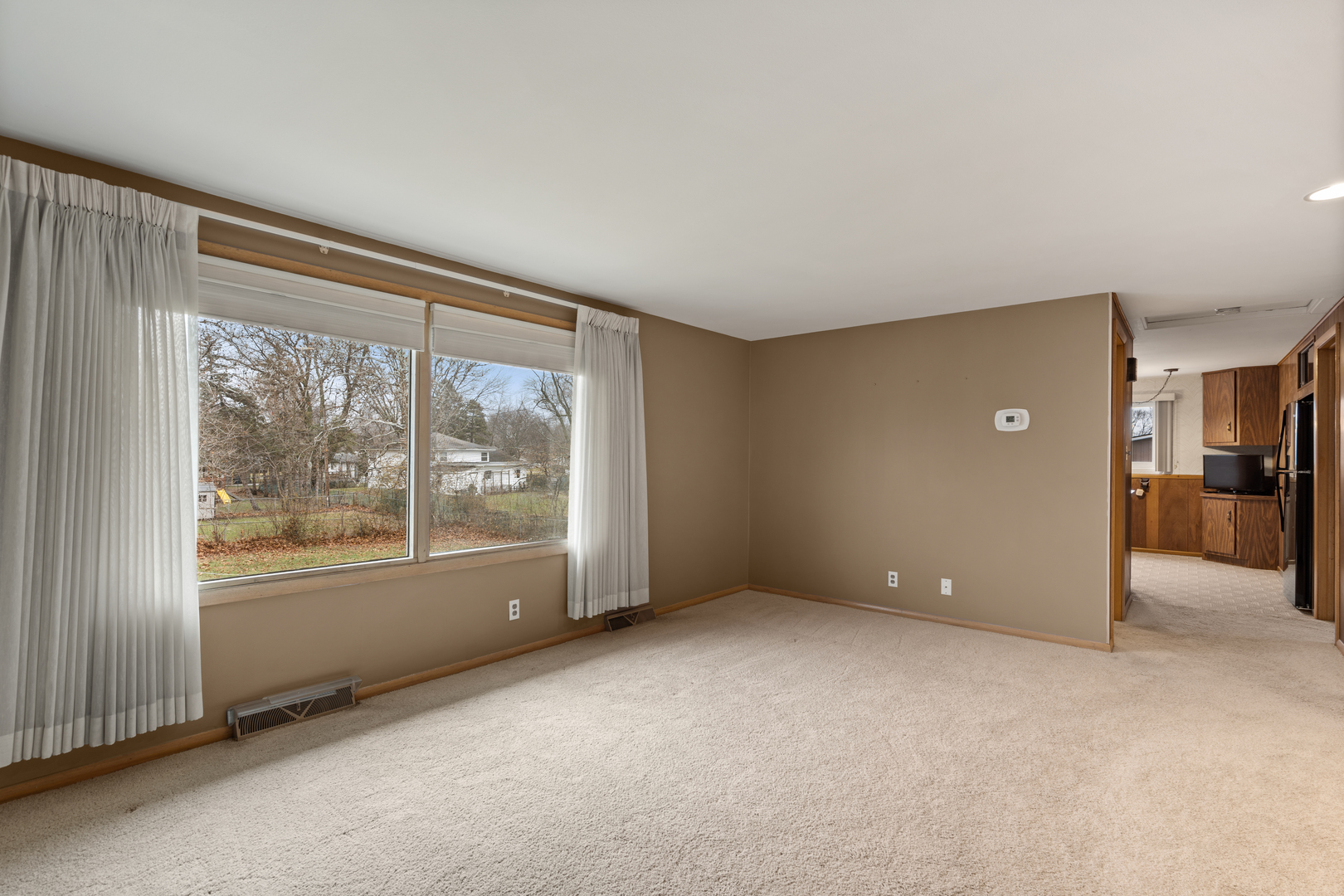 537-541 N Edgelawn Drive Unit: 539